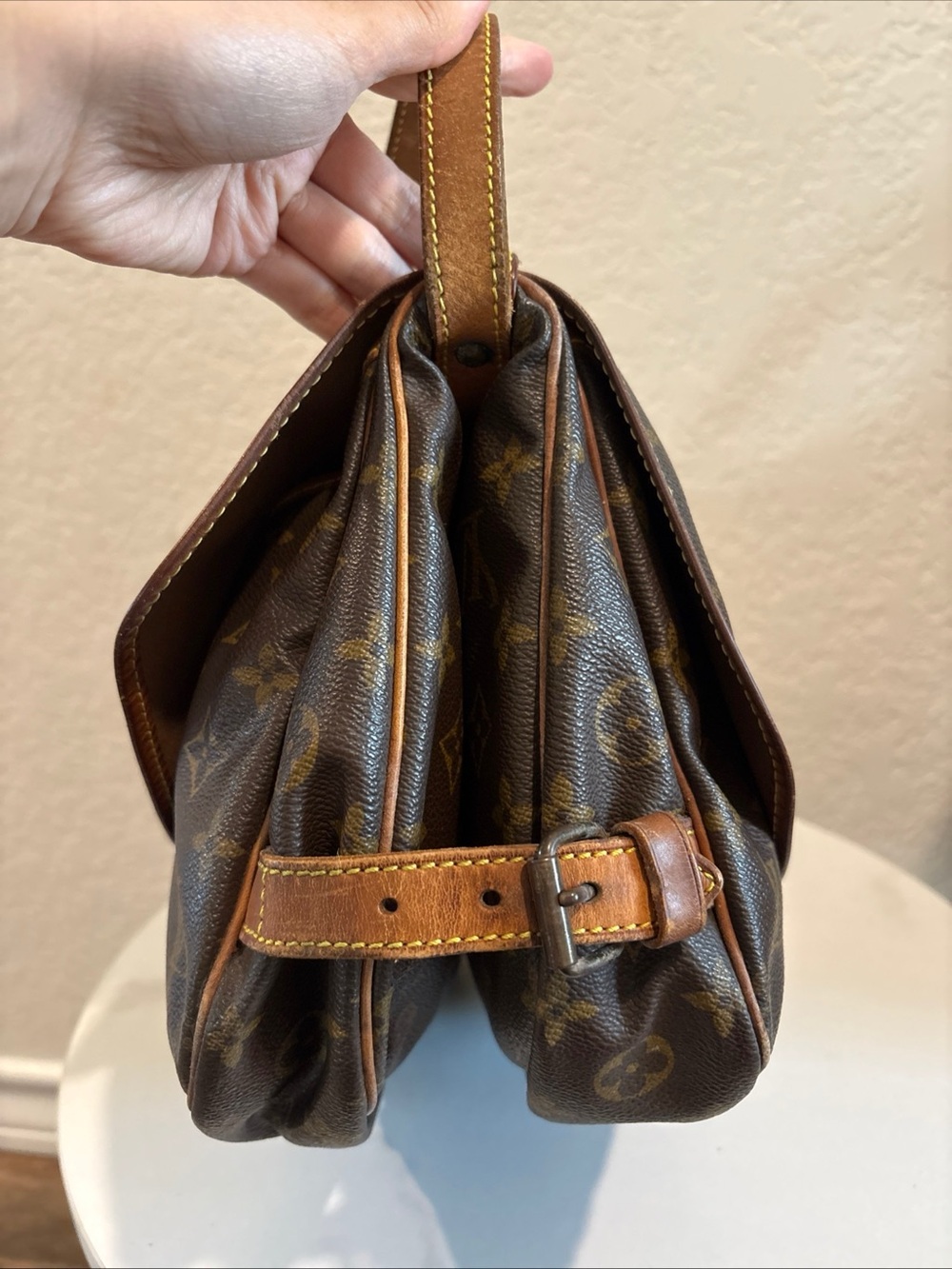 Louis Vuitton Saumur 30 Brown Monogram Crossbody Bag - Picture 5 of 14